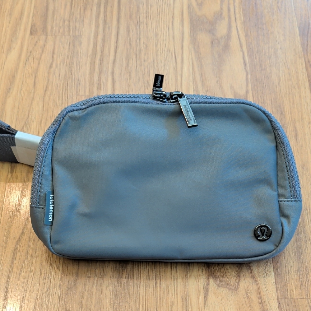 lululemon athletica Belt Bag Crossbody NWT Grey